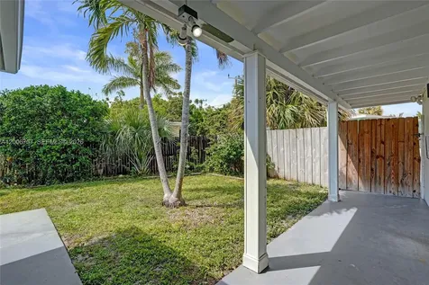 1421 S Palmway Lake Worth FL 33460