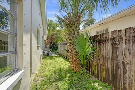 1421 S Palmway Lake Worth FL 33460