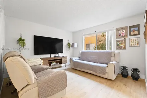 6235 Kendale Lakes Circle Miami FL 33183