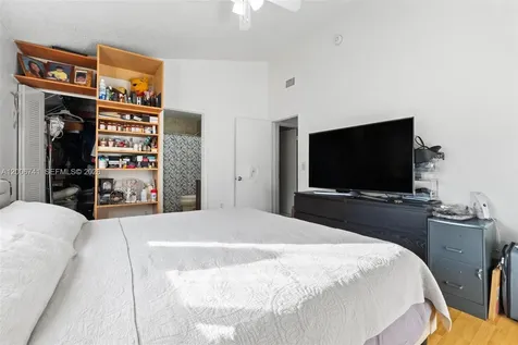 6235 Kendale Lakes Circle Miami FL 33183