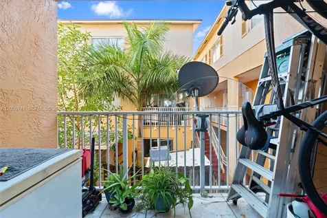 6235 Kendale Lakes Circle Miami FL 33183