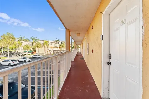 6235 Kendale Lakes Circle Miami FL 33183
