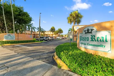 6235 Kendale Lakes Circle Miami FL 33183