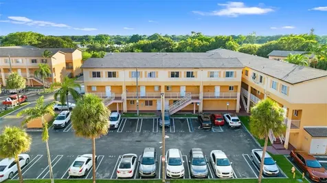 6235 Kendale Lakes Circle Miami FL 33183