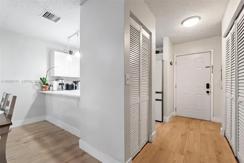 6235 Kendale Lakes Circle Miami FL 33183