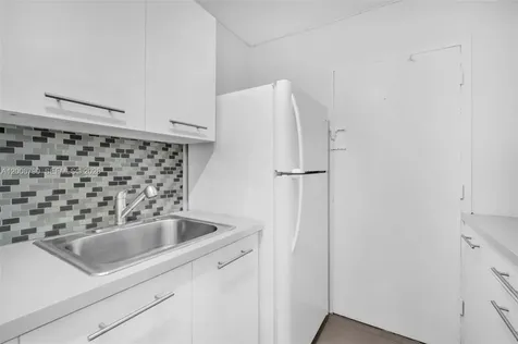 5313 Collins Avenue Miami Beach FL 33140