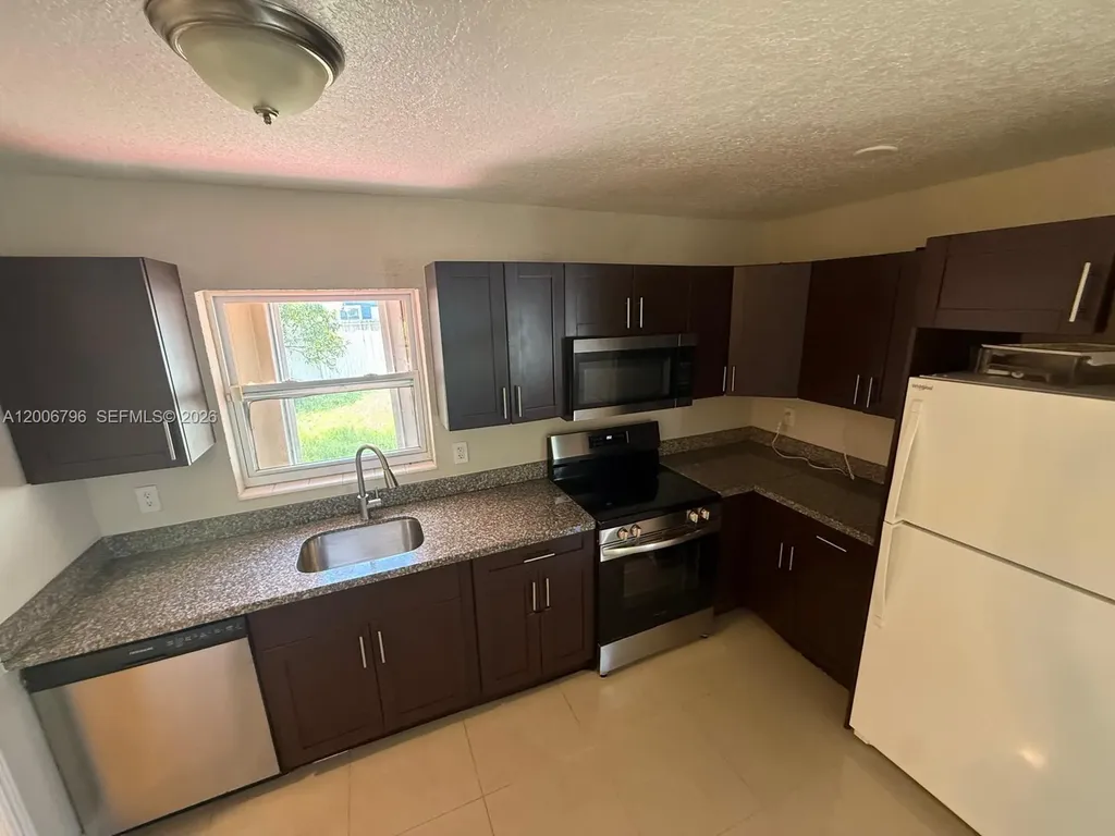 525 NW 15th Terrace Fort Lauderdale FL 33311