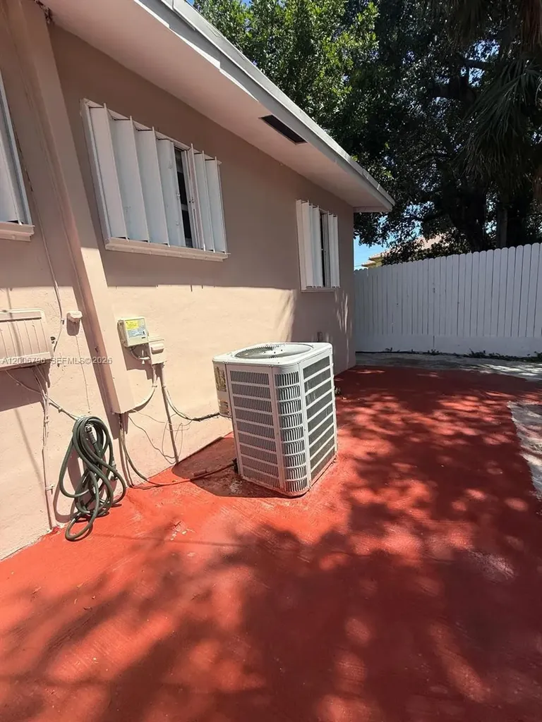 525 NW 15th Terrace Fort Lauderdale FL 33311
