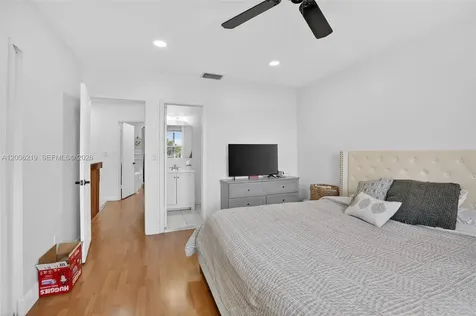 10431 NW 3rd Street Pembroke Pines FL 33026