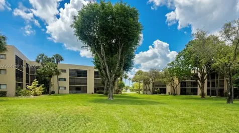 5190 Las Verdes Circle Delray Beach FL 33484