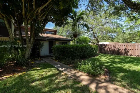 2911 N 33rd Terrace Hollywood FL 33021