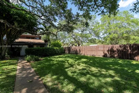 2911 N 33rd Terrace Hollywood FL 33021