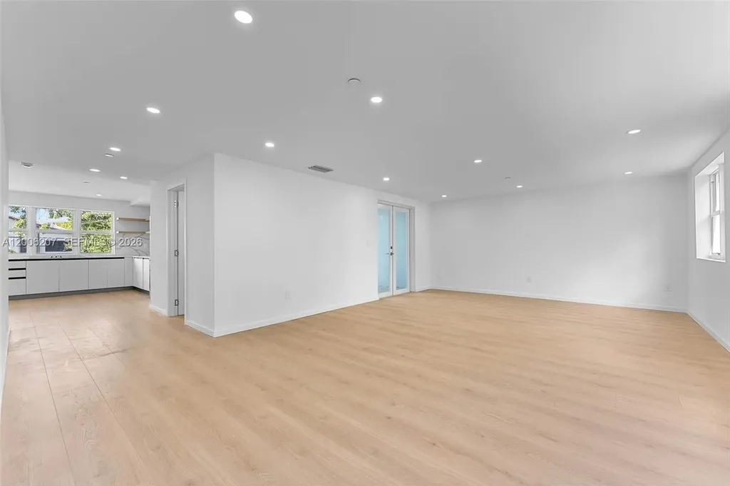 824 SE 12th Court Fort Lauderdale FL 33316