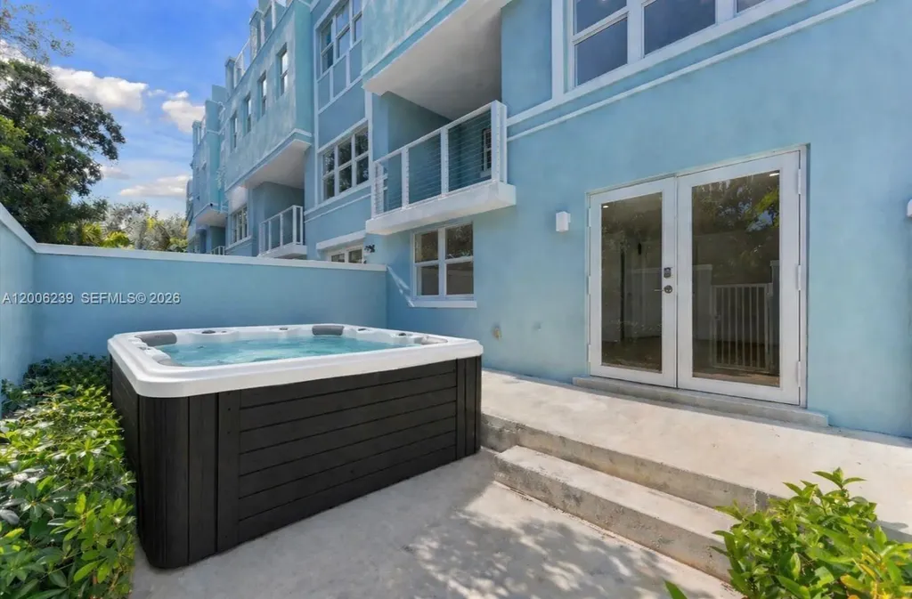 824 SE 12th Court Fort Lauderdale FL 33316