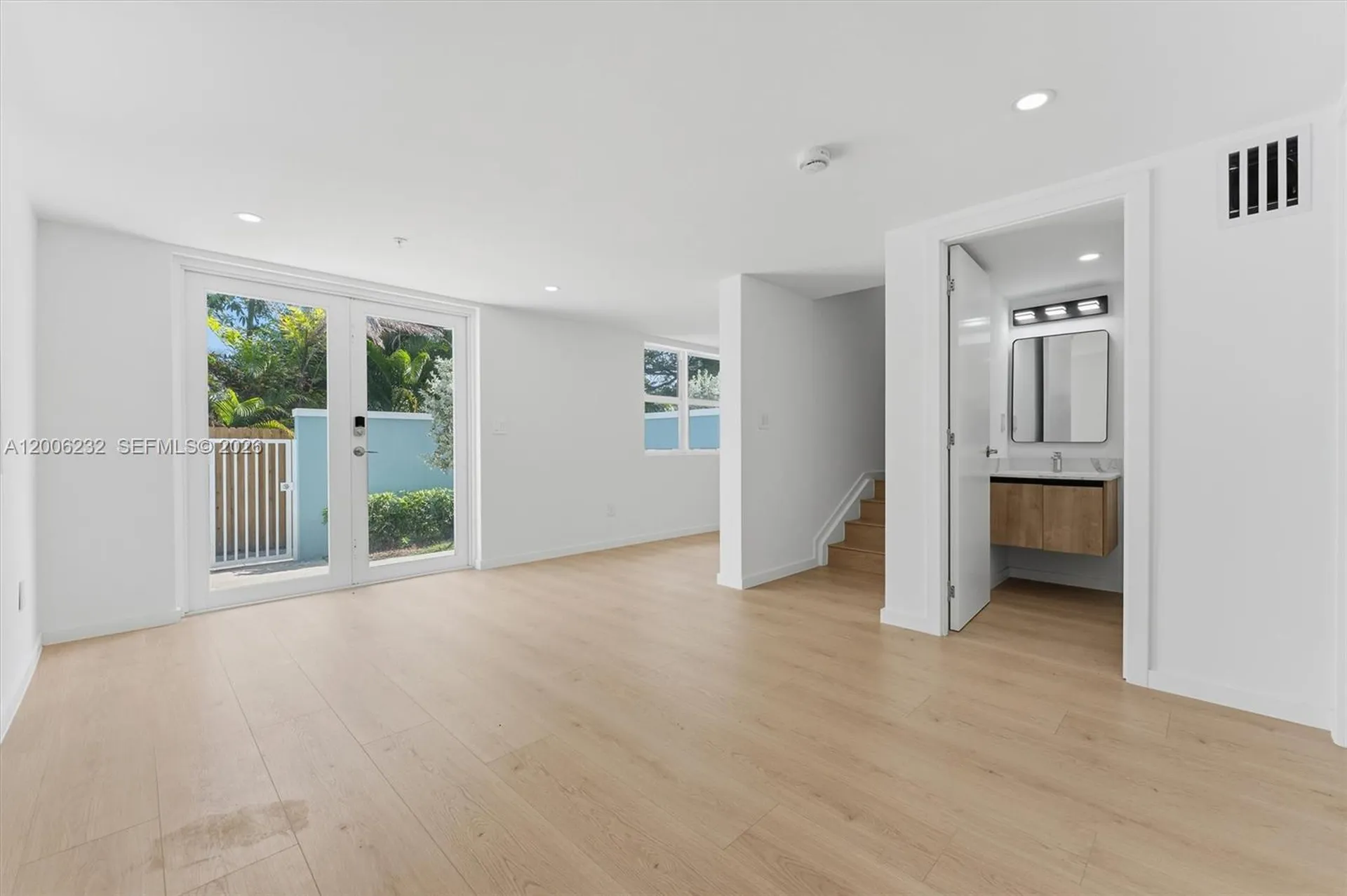 824 SE 12th Court Fort Lauderdale FL 33316
