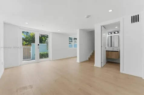 824 SE 12th Court Fort Lauderdale FL 33316