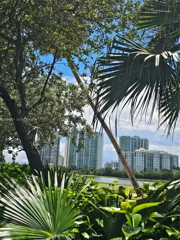 20400 W Country Club Drive Aventura FL 33180
