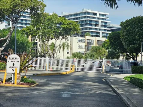 20400 W Country Club Drive Aventura FL 33180