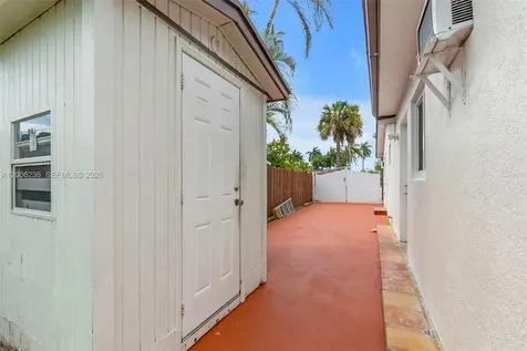9625 SW 47th Street Miami FL 33165