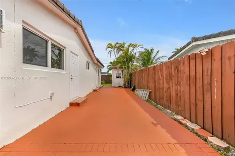 9625 SW 47th Street Miami FL 33165