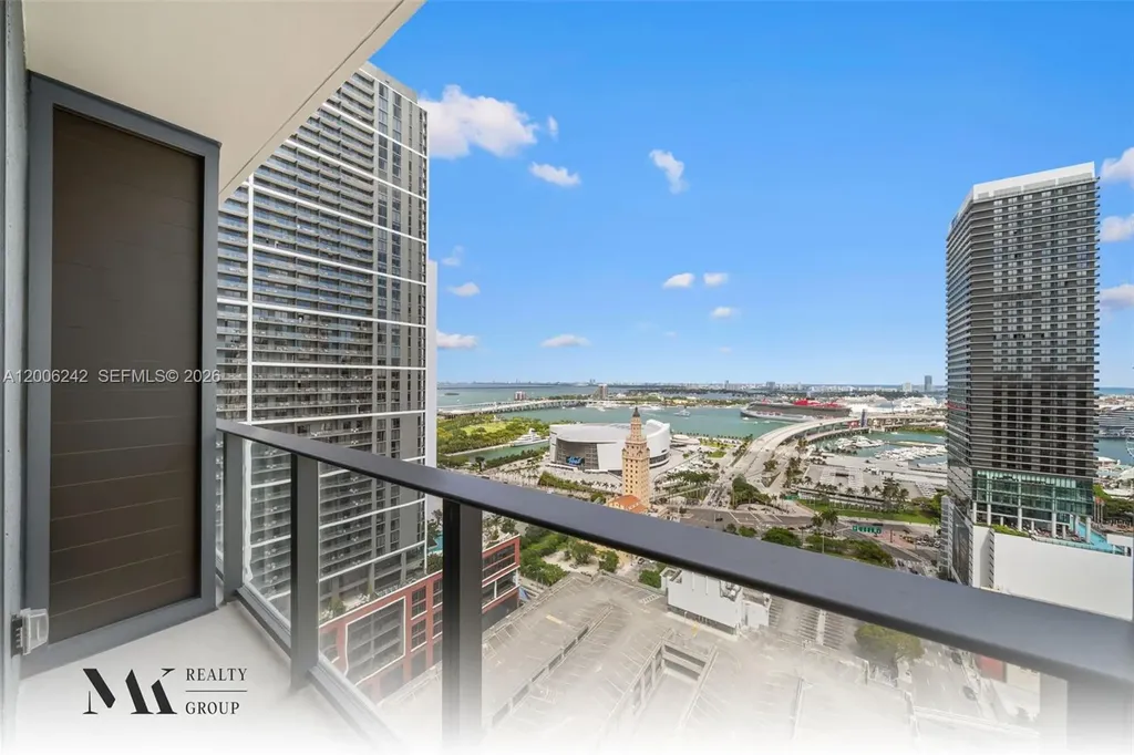 121 NE 5 Miami FL 33132