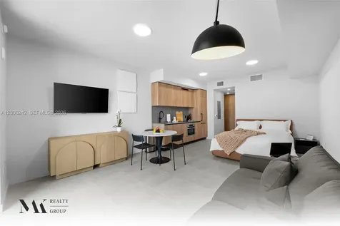 121 NE 5 Miami FL 33132