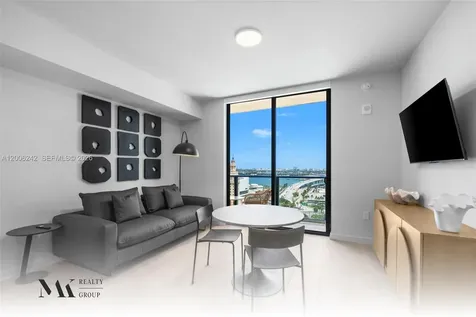 121 NE 5 Miami FL 33132