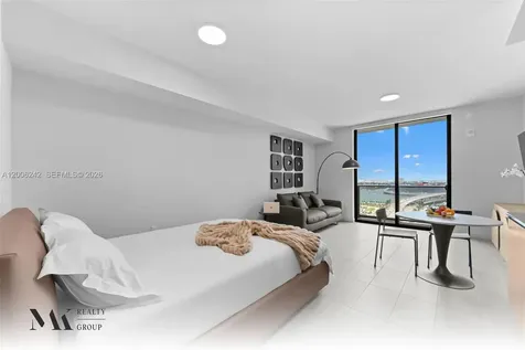 121 NE 5 Miami FL 33132