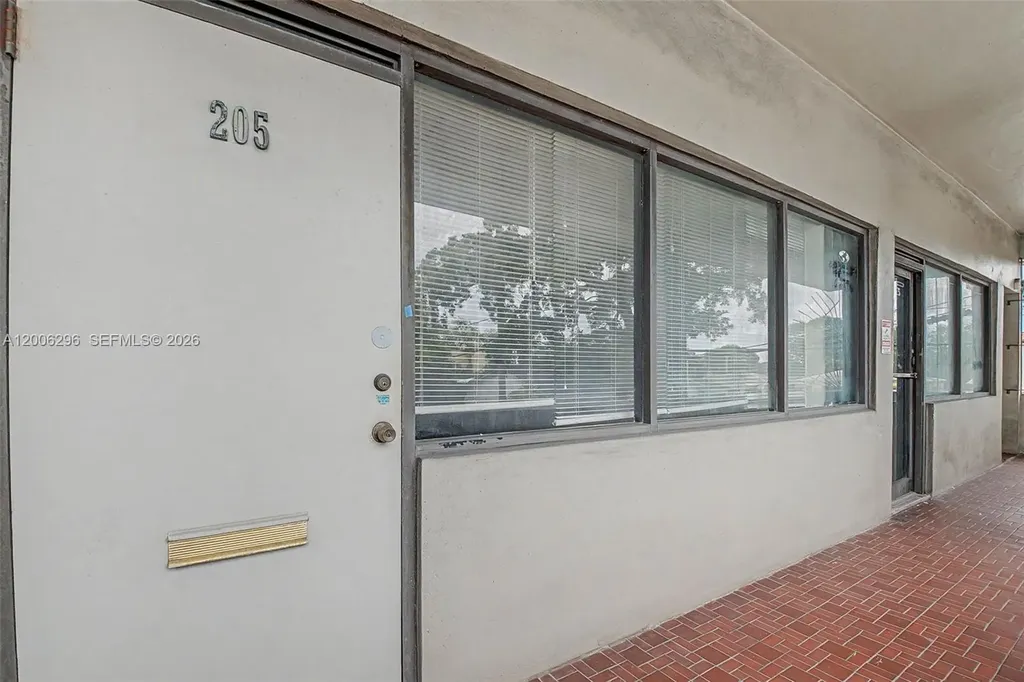 3735 SW 8th Street Coral Gables FL 33134