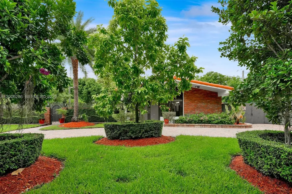 6820 SW 86th Avenue Miami FL 33143