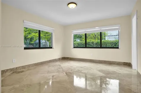 6820 SW 86th Avenue Miami FL 33143