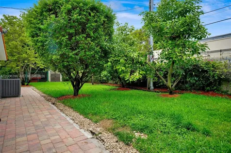 6820 SW 86th Avenue Miami FL 33143