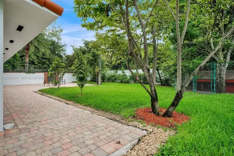 6820 SW 86th Avenue Miami FL 33143