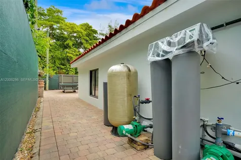 6820 SW 86th Avenue Miami FL 33143