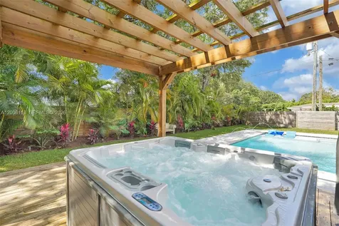 2 NW 89th Street El Portal FL 33150