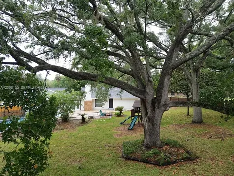 2020 NE 11th Place Ocala FL 34470