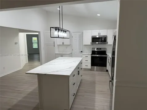 2020 NE 11th Place Ocala FL 34470