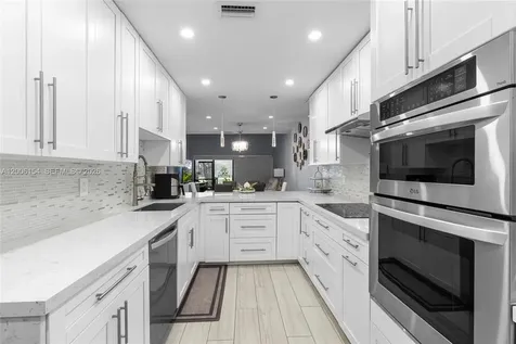 1064 NW 97th Avenue Pembroke Pines FL 33024