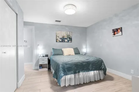 1064 NW 97th Avenue Pembroke Pines FL 33024