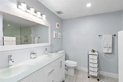 1064 NW 97th Avenue Pembroke Pines FL 33024