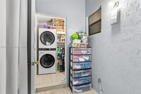 1064 NW 97th Avenue Pembroke Pines FL 33024