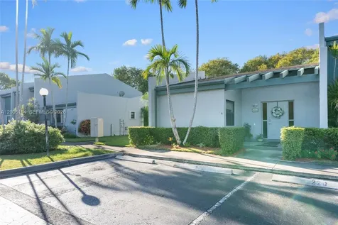 1064 NW 97th Avenue Pembroke Pines FL 33024