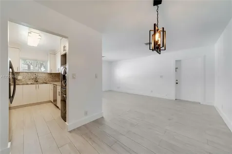 8048 SW 80 Avenue Miami FL 33143