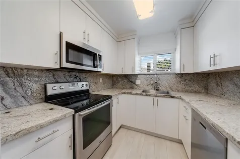 8048 SW 80 Avenue Miami FL 33143