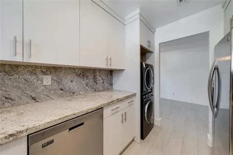 8048 SW 80 Avenue Miami FL 33143