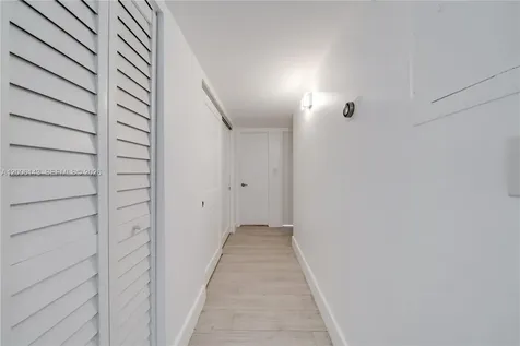 8048 SW 80 Avenue Miami FL 33143