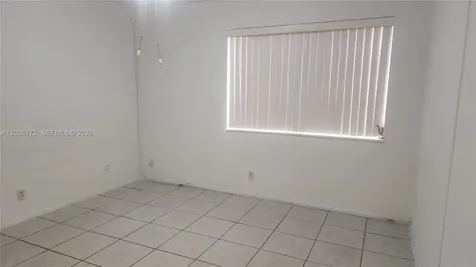 13707 Kendale Lakes Circle Miami FL 33183