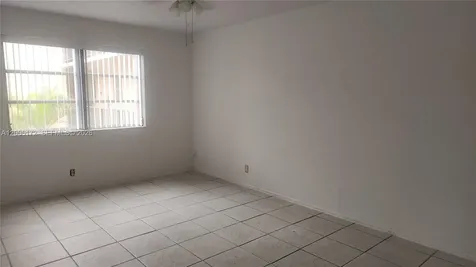 13707 Kendale Lakes Circle Miami FL 33183
