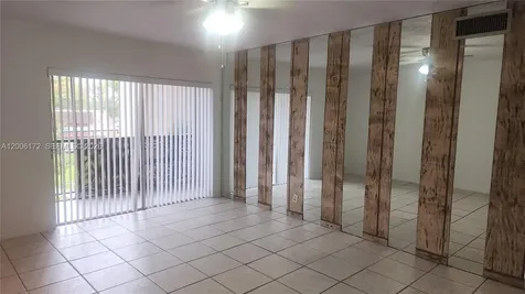 13707 Kendale Lakes Circle Miami FL 33183