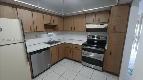 13707 Kendale Lakes Circle Miami FL 33183